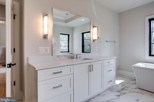 6801 Dillon Ave, Mc Lean VA  22101-4435 exterior