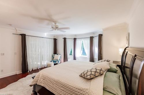 4870 Europa Dr, Naples FL 34105-5602 exterior