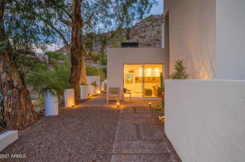 6802 36th St, Phoenix, AZ 85018-1018