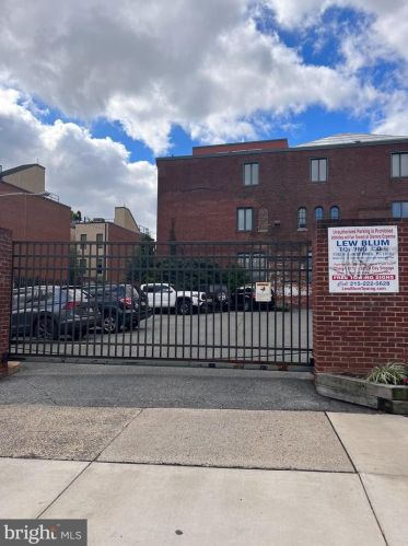 627 18th St, Philadelphia PA 19130-3344 exterior