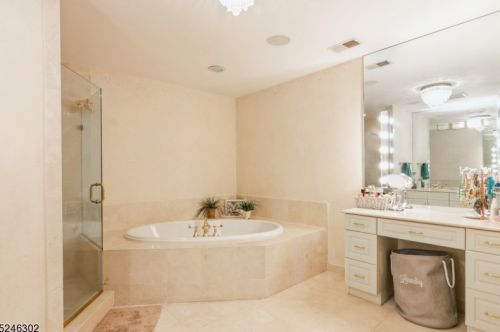 83 Winged Foot Dr, Livingston NJ 07039-8231 exterior