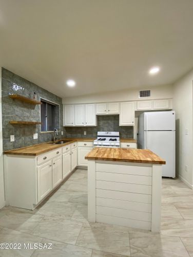 1437 Delaware St, Tucson AZ  85745-2305 exterior