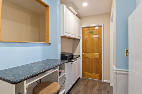 135 235th St, Bronx NY 10470-2463 exterior