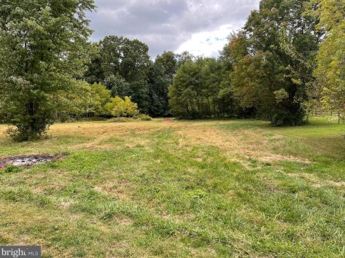 998 Plunkert Rd, Littlestown PA 17340-9643 exterior