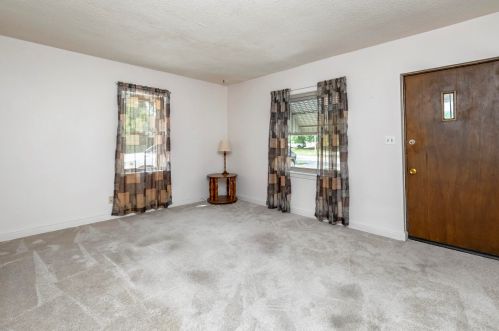 7036 43rd St, Milwaukee, WI 53209-2219