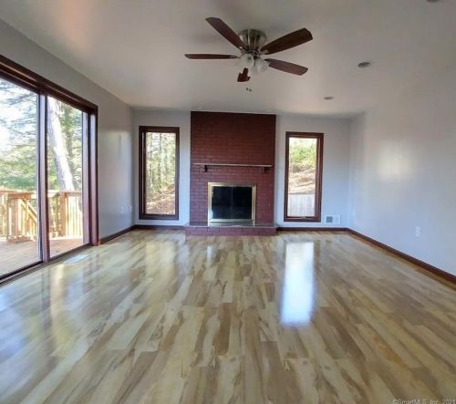 13 Bailey Rd, Enfield CT 06082-4818 exterior