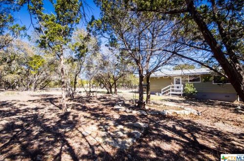 864 Hillside Dr, Spring Branch TX 78070-3808 exterior