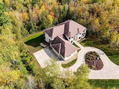 1944 Chinook Dr, Duluth, MN 55811-2117