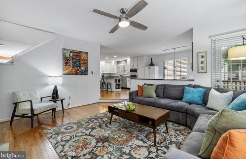 11207 Pavilion Club Ct, Herndon VA exterior