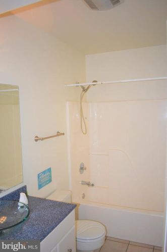 4 Leymar Rd, Glen Burnie MD 21060-7107 exterior