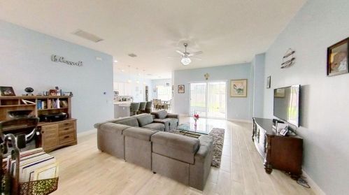 898 Curtis St, Fort Pierce FL 34983-1935 exterior