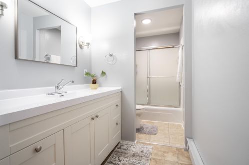 5135 Camelot Ln, Milwaukee WI 53221-3121 exterior