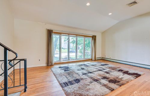 19 Marshall Dr, Edison NJ  08817-2910 exterior