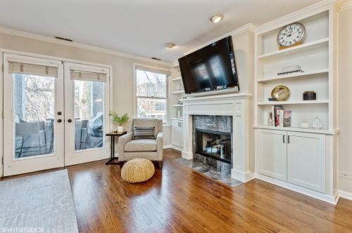 3241 Racine Ave, Chicago, IL 60657-3320