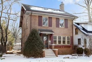 2328 Isabella St, Evanston, IL 60201-1405