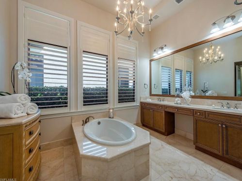 2289 Residence Cir, Naples FL 34105-3084 exterior