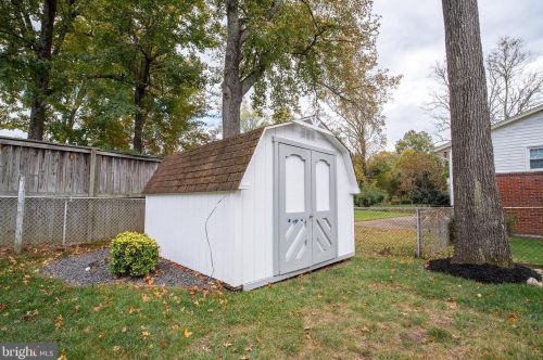 8705 Old Mount Vernon Rd, Alexandria VA  22309-2013 exterior