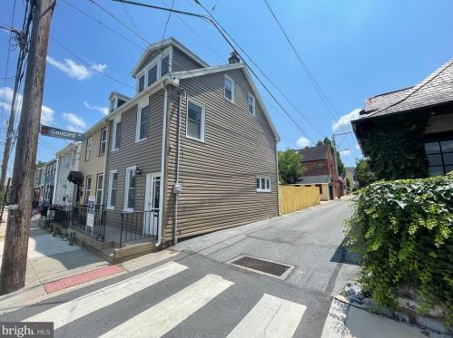 328 Walnut St, Lancaster PA  17602-2404 exterior