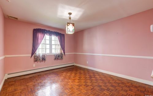 11 Munson Ct, Huntington Station NY 11747-1632 exterior