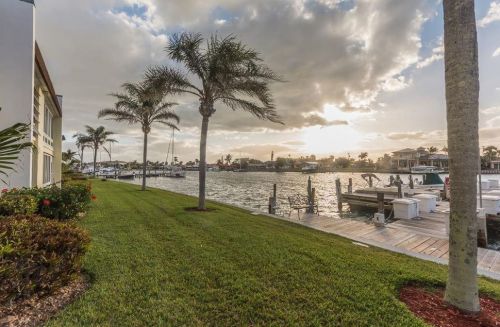 1315 Bayshore Dr, Fort Pierce FL  34949-3083 exterior