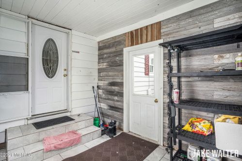 2392 Thornwood St, Wyoming MI exterior