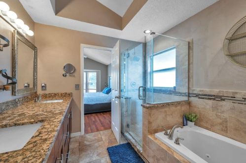 9616 Long Meadow Dr, Tampa FL  33615-1236 exterior