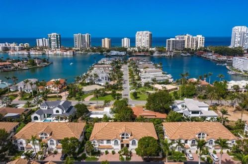 125 Colonade Cir, Naples FL exterior