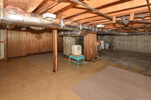 29 Eastgate Ln, Enfield CT 06082-6206 exterior