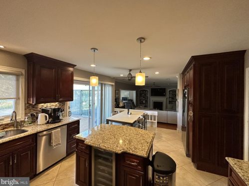 2269 Pne Rd, Huntingdon Valley PA 19006-4028 exterior