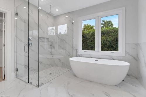 2900 Crayton Rd, Naples FL 34103-3532 exterior