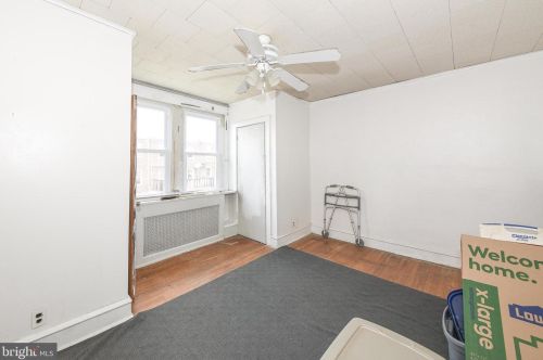 7122 Glenloch St, Philadelphia PA 19135-1215 exterior