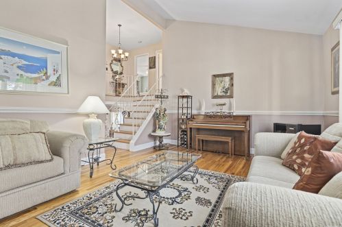 76 Grissom Way, Hauppauge NY 11788-4416 exterior