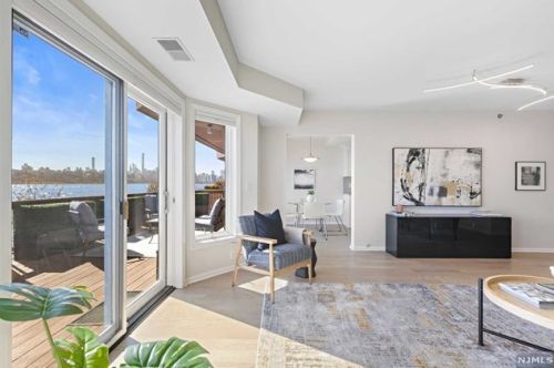 102 Adams Ct, Edgewater NJ 07020-1654 exterior