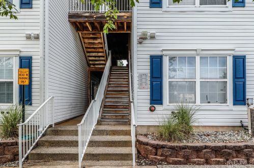 1737 Waterford Dr, Edison NJ  08817-1909 exterior