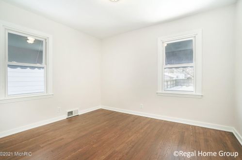 1533 Tamarack Ave, Grand Rapids MI 49504-3040 exterior