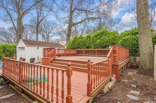 108 Fenimore St, Valley Stream NY 11580-3407 exterior