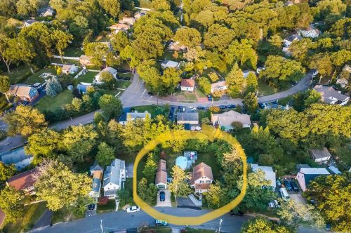 12 Cedarwood Dr, Huntington Station NY 11746-1305 exterior