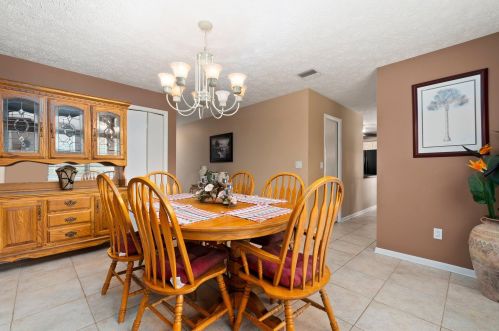 1718 Ocean Cove Ave, Fort Pierce FL  34953-2450 exterior