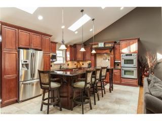 1542 Mendelssohn Dr, Cleveland OH  44145-2347 exterior