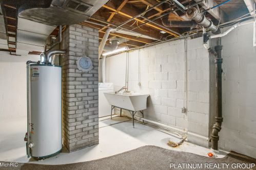 3013 Roosevelt Rd, Meskegon MI 49441-3905 exterior