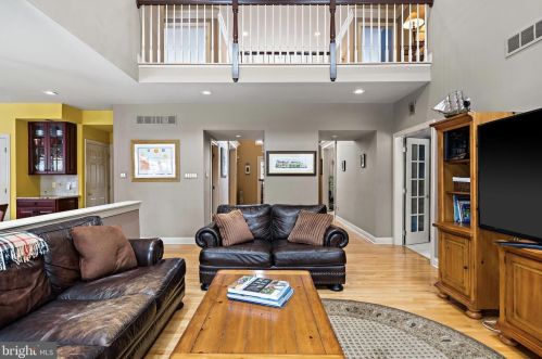 205 Christopher Dr, Princeton NJ 08540-2323 exterior