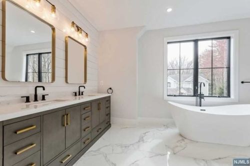 32 Pleasant St, Haworth NJ  07641-1929 exterior