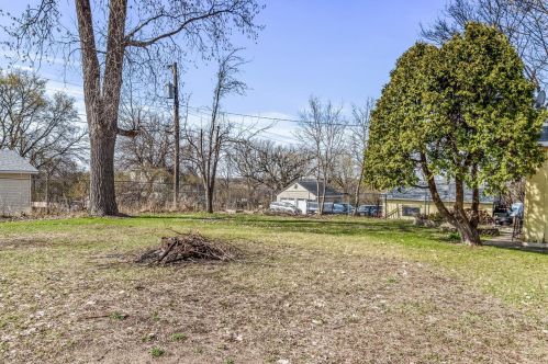 324 Jessamine Ave, Saint Paul MN 55130-3731 exterior