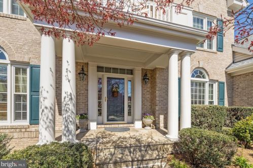 7001 Highland Mdw Ct, Alexandria VA 22315-3963 exterior