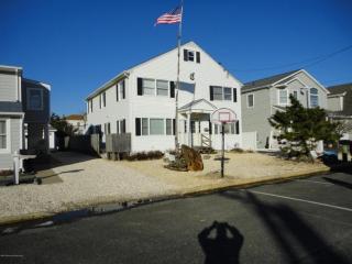 17 Trenton Ave, Lavallette NJ  08735-2718 exterior
