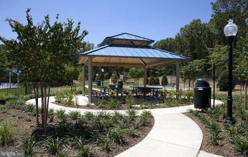 963 Indigo Bunting Ln, Glen Burnie MD 21060-8325 exterior