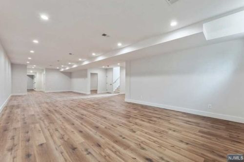 32 Pleasant St, Haworth NJ  07641-1929 exterior