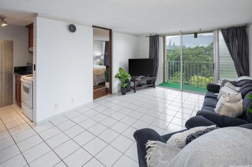 1720 Huna St, Honolulu, HI 96817-2456