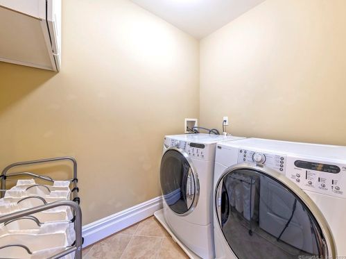 32 Harold Rd, Farmington CT 06032-3407 exterior