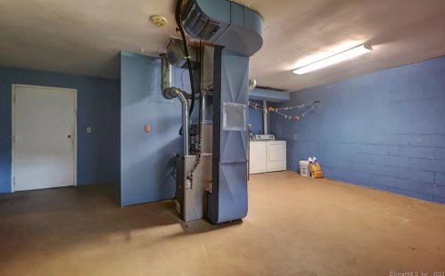 20 Southwind Ln, Milford CT 06460-7551 exterior